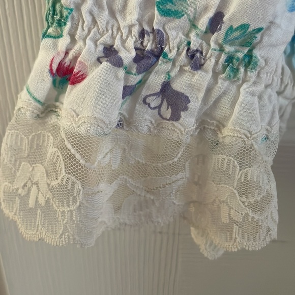 Vintage Robe wrap w/ Lace collar. Side Pockets. Internal tie. Lace sleeves. - Picture 6 of 8